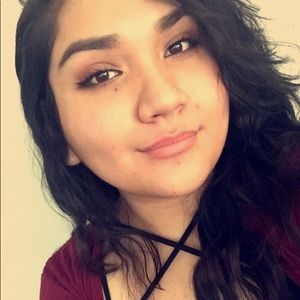 Meet your Posher, Lia